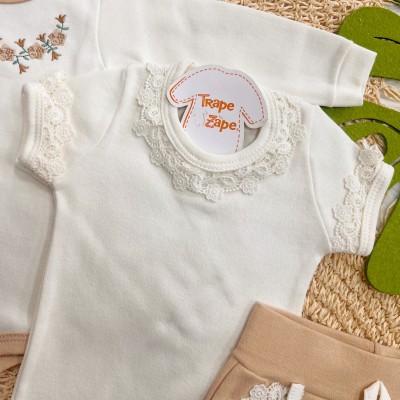 Conj. de Malha 3 peças - Flores com Plantinhas e Rendas - Areia e Off White